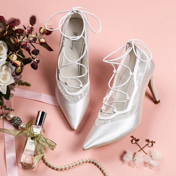Elegant White Wedding Bridesmaid Pumps 2020 Lace Strappy 8 cm Stiletto Heels Pointed Toe Wedding Shoes