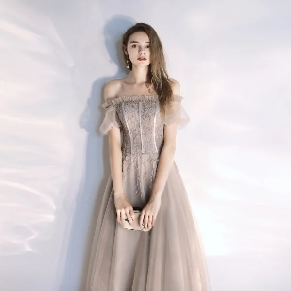 Classique Beige Robe De Soirée 2020 Princesse De l'épaule Perlage En Dentelle Paillettes Manches Courtes Dos Nu Train De Balayage Robe De Ceremonie