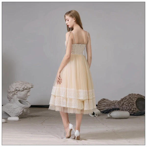Fashion Champagne Homecoming Graduation Dresses 2020 A-Line / Princess Spaghetti Straps Lace Sleeveless Backless Tea-length Formal Dresses