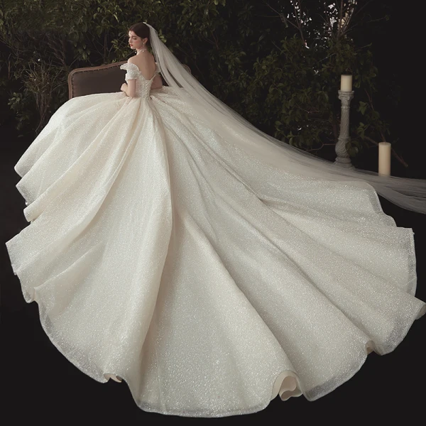 Luxe Champagne Robe De Mariée 2020 Robe Boule De l'épaule Glitter Perlage Paillettes Perle Manches Courtes Dos Nu Cathedral Train