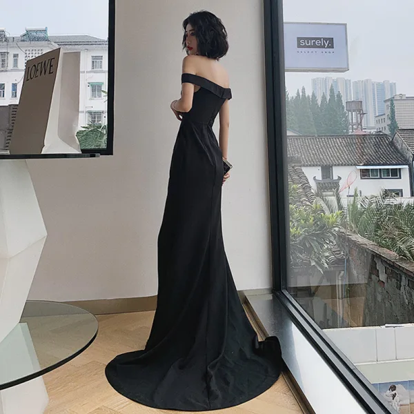 Klassisch Einfarbig Schwarz Abendkleider 2020 Meerjungfrau Off Shoulder Ärmellos Rückenfreies Gespaltete Front Sweep / Pinsel Zug Festliche Kleider