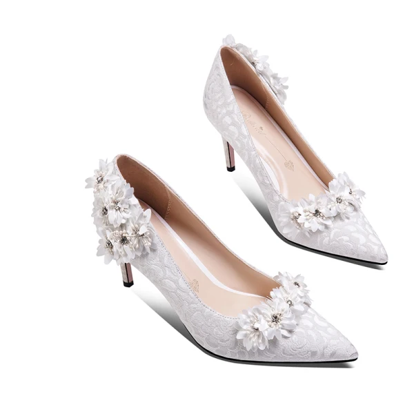 Charming Ivory Wedding Shoes 2020 Tulle Rhinestone Appliques Lace Flower 7 cm Stiletto Heels Pointed Toe Wedding Pumps