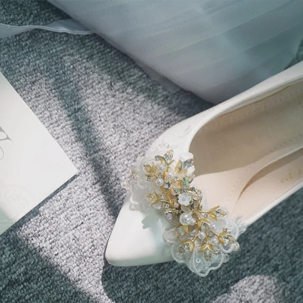 Uroczy Kość Słoniowa Buty Ślubne 2020 Skórzany Wykonany Ręcznie Rhinestone Perła Cekiny Z Koronki Kwiat 10 cm Szpilki Szpiczaste Ślub Czółenka
