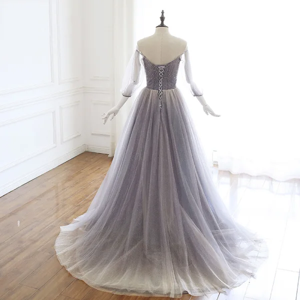 Luxus / Herrlich Grau Violett Glanz Abendkleider 2020 A Linie Off Shoulder Perlenstickerei Strass Pailletten 3/4 Ärmel Rückenfreies Sweep / Pinsel Zug Festliche Kleider