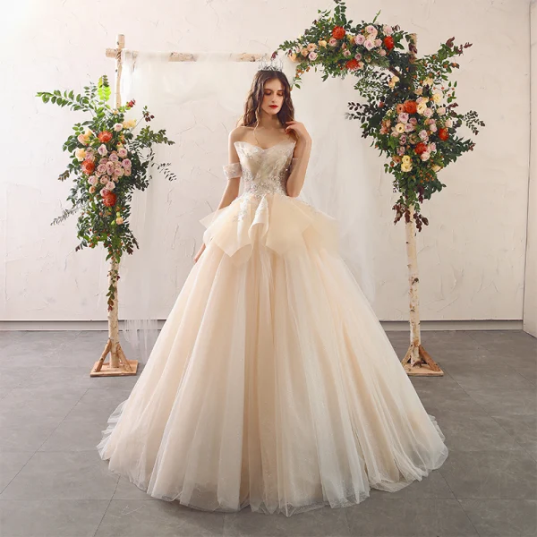 Charmant Champagner Brautkleider / Hochzeitskleider 2020 Ballkleid Bandeau Perlenstickerei Pailletten Applikationen Ärmellos Rückenfreies Sweep / Pinsel Zug