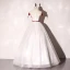 Élégant Ivoire Robe De Bal 2020 Robe Boule De l'épaule Rouge Appliques En Dentelle Fleur Noeud Faux Diamant Sans Manches Dos Nu Longue Robe De Ceremonie