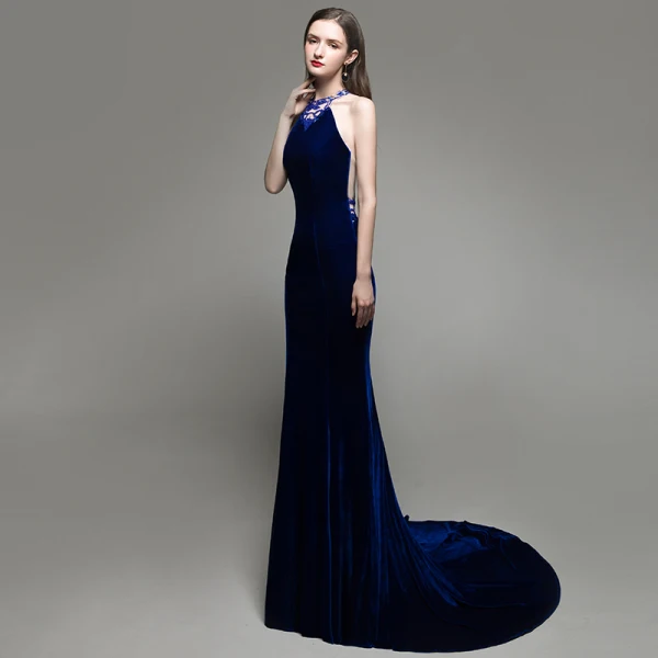 Sexy Einfarbig Königliches Blau Wildleder Abendkleider 2020 Meerjungfrau Neckholder Perlenstickerei Strass Ärmellos Rückenfreies Sweep / Pinsel Zug Festliche Kleider