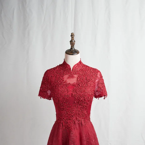 Kinesisk Stil Burgundy Aftonklänningar 2020 Prinsessa Hög Hals Beading Rhinestone Spets Blomma Korta ärm Halterneck Långa Formella Klänningar
