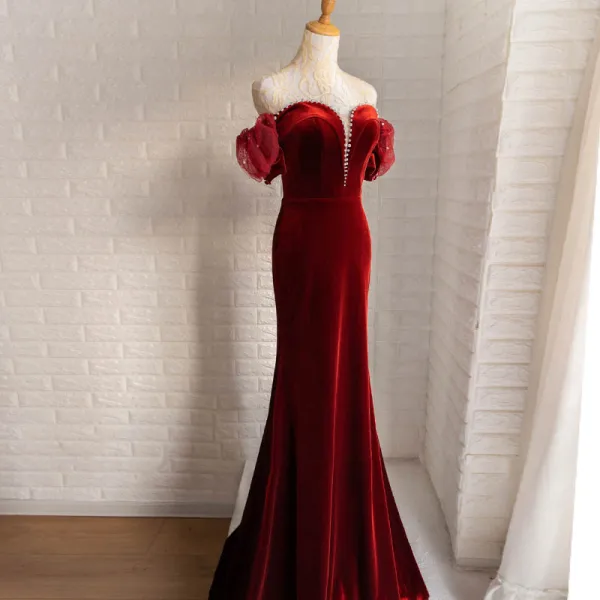 Charming Burgundy Suede Evening Dresses 2021 Trumpet / Mermaid Off-The-Shoulder Pearl Short Sleeve Backless Sweep Train Evening Party Formal Dresses