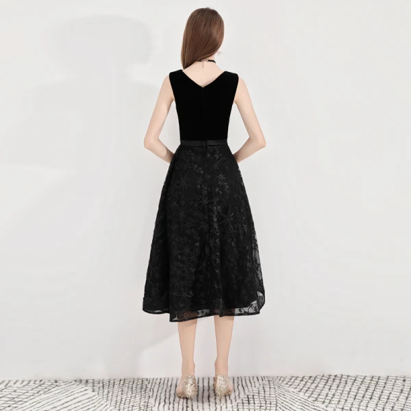 Modest / Simple Homecoming Little Black Dress 2020 A-Line / Princess V-Neck Star Lace Bow Sleeveless Backless Tea-length Graduation Dresses