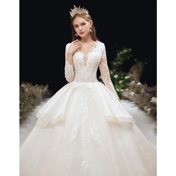 Élégant Ivoire Robe De Mariée 2020 Robe Boule Col v profond Perlage Paillettes Perle Faux Diamant En Dentelle Fleur 3/4 Manches Dos Nu Cathedral Train
