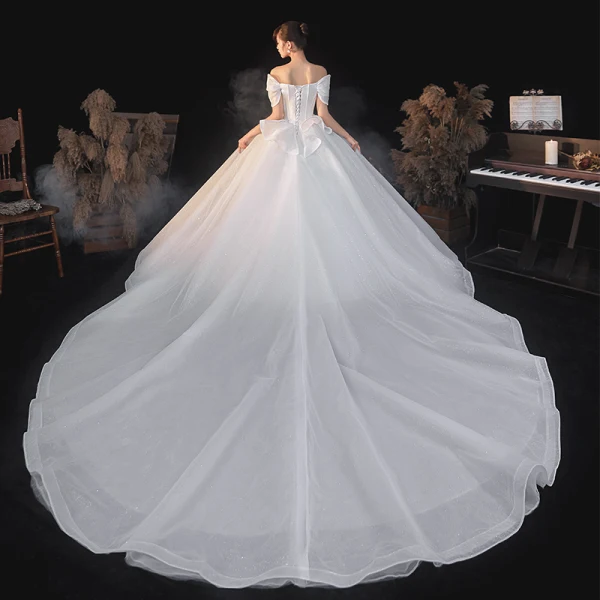 Haut de Gamme Élégant Ivoire Glitter Robe De Mariée 2021 Robe Boule De l'épaule Manches Courtes Dos Nu Royal Train Mariage