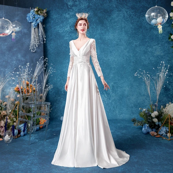 Elegant Elfenben Satin Brudekjoler 2020 Prinsesse V-Hals Blonder Blomst Langermede Ryggløse Feie Tog