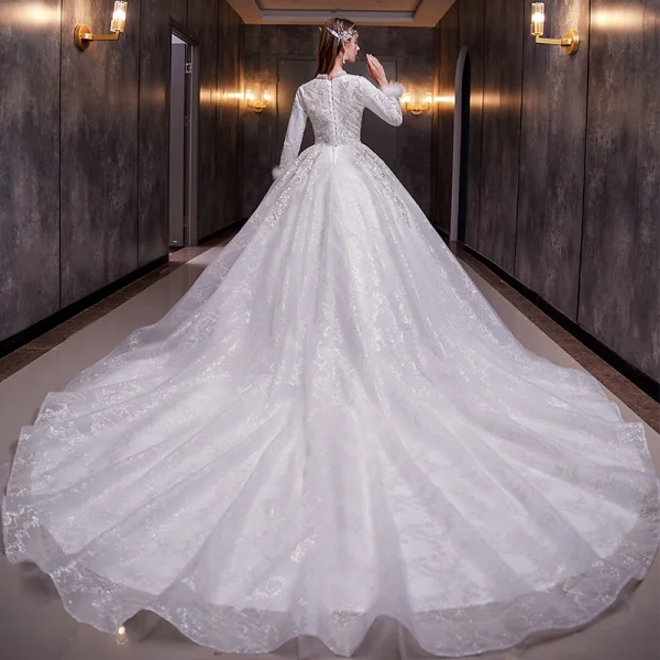 Muslim Sparkly Charming White Beading Pearl Rhinestone Sequins Winter Wedding Dresses 2022 Ball Gown Scoop Neck Long Sleeve Royal Train Wedding
