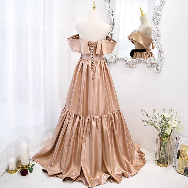 Fashion Champagne Pleated Prom Dresses 2022 A-Line / Princess Off-The-Shoulder Short Sleeve Backless Bow Sweep Train Prom Formal Dresses