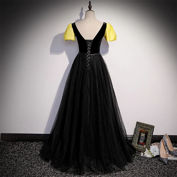 Elegante Schwarz Ballkleider 2022 A Linie Eckiger Ausschnitt Perlenstickerei Schleife Stoffgürtel Geschwollenes Kurze Ärmel Rückenfreies Lange Festliche Kleider