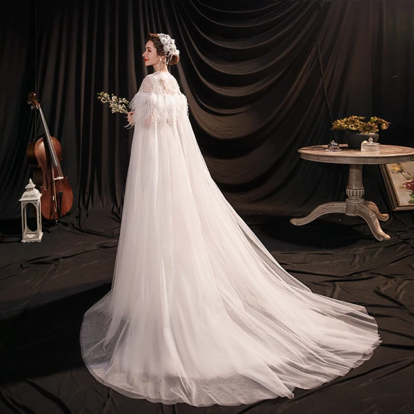 Charmant Weiß Perlenstickerei Strass Pailletten Brautkleider / Hochzeitskleider 2022 A Linie Rundhalsausschnitt Kurze Ärmel Quaste Hof-Schleppe Hochzeit