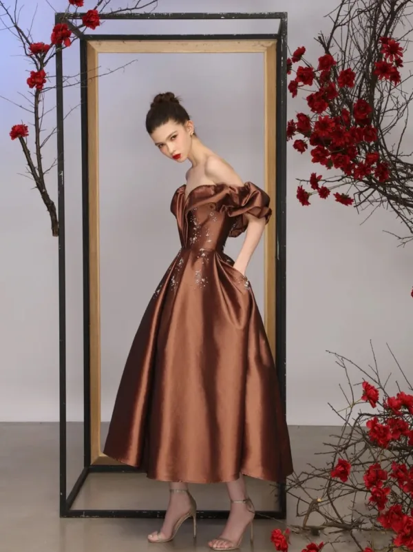 Modest / Simple Brown Beading Satin Evening Dresses 2022 A-Line / Princess Off-The-Shoulder Puffy Short Sleeve Backless Tea-length Prom Formal Dresses