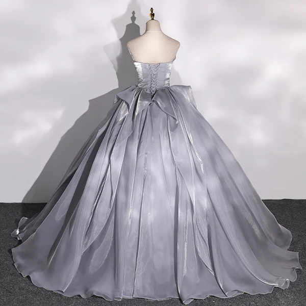 Mode Silber Grau Fallende Rüsche Ballkleider 2022 Ballkleid Bandeau Ärmellos Rückenfreies Lange Festliche Kleider