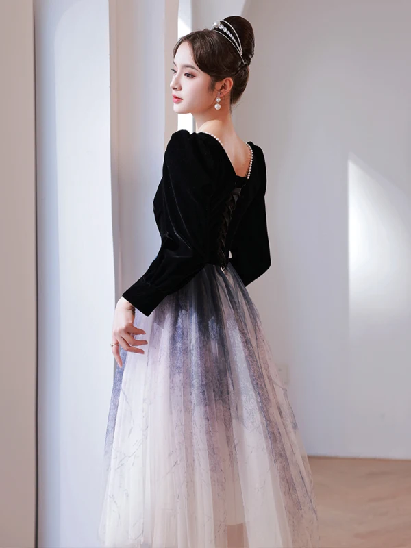 Élégant Noire Daim Robe De Bal 2022 Princesse Perle Encolure Carrée Manches Longues Dos Nu Longue Robe De Ceremonie