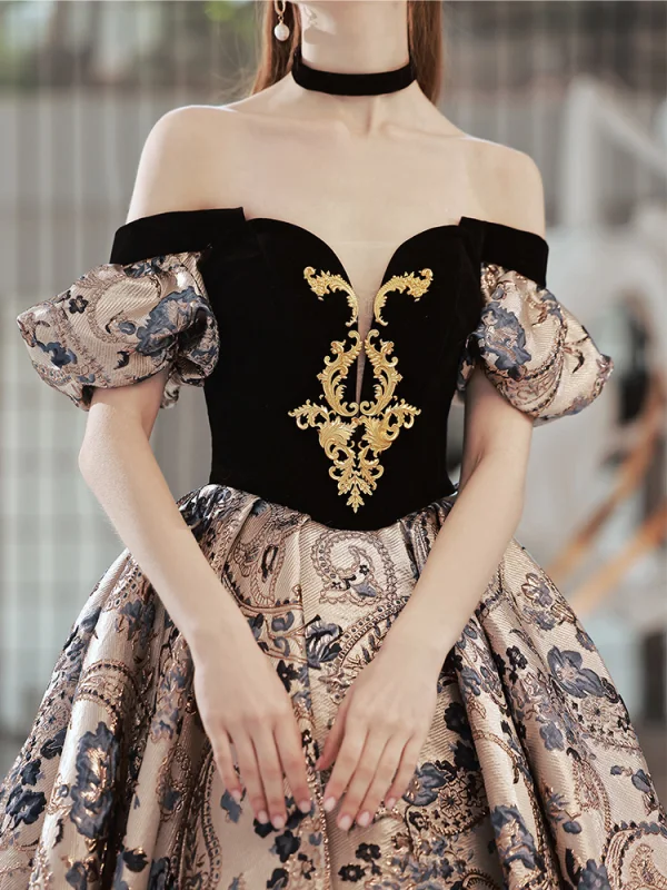 Vintage / Retro Black Printing Prom Dresses 2022 Ball Gown Off-The-Shoulder Short Sleeve Backless Court Train Prom Formal Dresses
