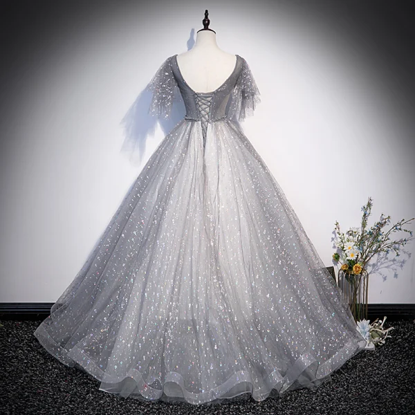 Charmant Gris Perlage Paillettes Robe De Bal Princesse 2022 V-Cou Manches Courtes Dos Nu Longue Robe De Ceremonie