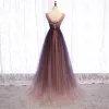 Schöne Farbverlauf Violett Abendkleider 2020 A Linie V-Ausschnitt Stoffgürtel Ärmellos Rückenfreies Lange Festliche Kleider