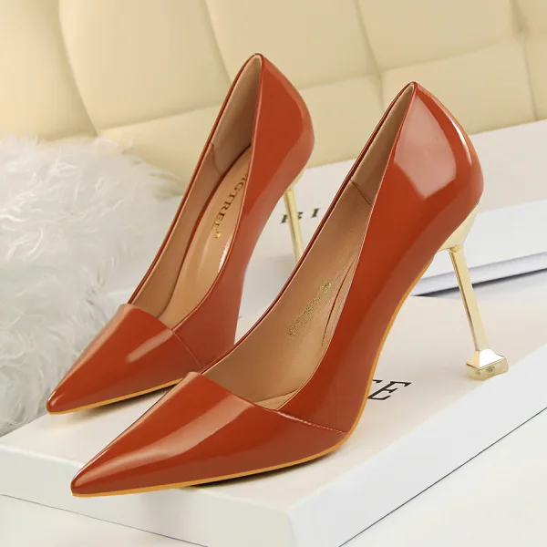 Schöne OL Ivory / Creme Pumps 2020 Lackleder 9 cm Stilettos Spitzschuh Pumps