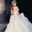 Luxe Champagne Robe De Mariée 2020 Robe Boule Bustier Plumes Perlage En Dentelle Fleur Sans Manches Dos Nu Volants en Cascade Royal Train