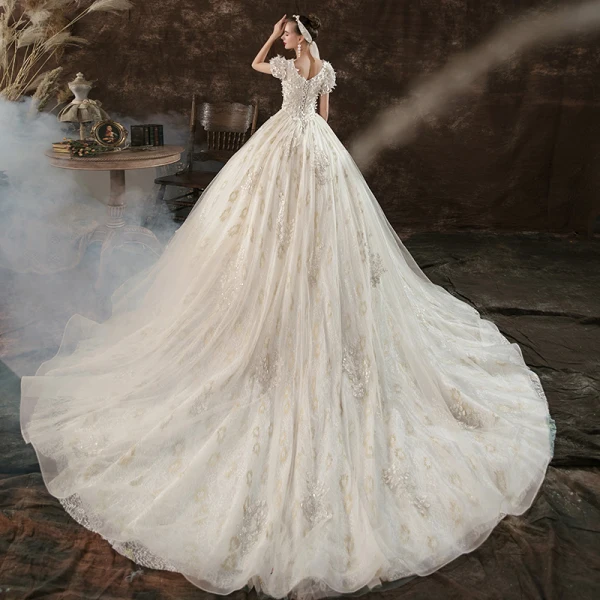 Elegante Champagner Ballkleid Brautkleider / Hochzeitskleider 2020 Eckiger Ausschnitt Perlenstickerei Pailletten Applikationen Kurze Ärmel Rückenfreies Kathedrale Schleppe