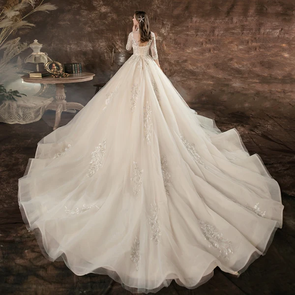 Charmant Champagne Robe De Mariée 2020 Princesse Encolure Dégagée Perlage Paillettes En Dentelle Fleur 3/4 Manches Dos Nu Cathedral Train
