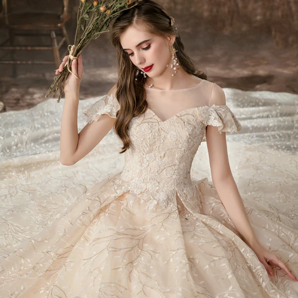 Charmant Champagne Robe De Mariée 2020 Princesse Encolure Dégagée Perlage Paillettes En Dentelle Fleur Manches Courtes Dos Nu Cathedral Train