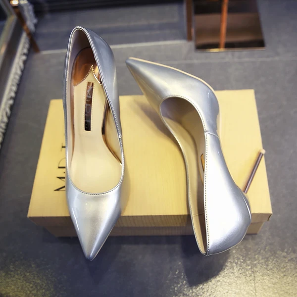 Schöne Beige Freizeit Pumps 2020 Lackleder 8 cm Stilettos Spitzschuh Pumps