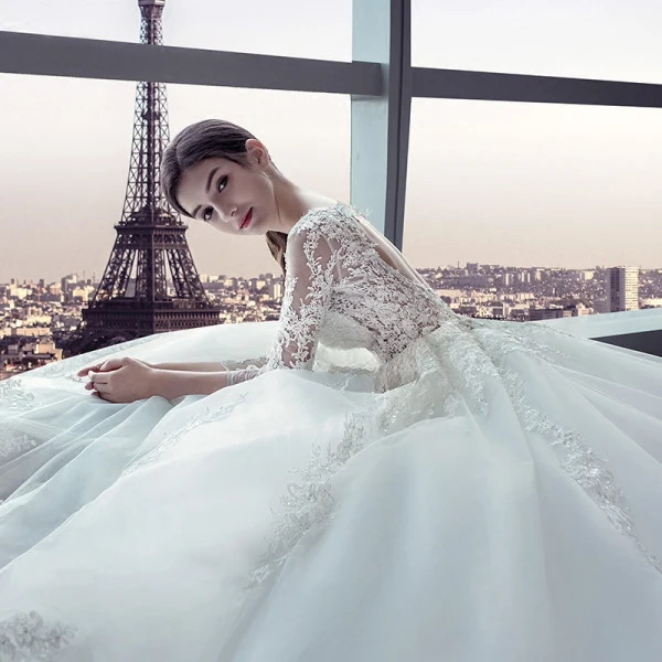 Chic / Belle Ivoire Robe De Mariée 2018 Robe Boule Transparentes En Dentelle Appliques Encolure Dégagée Dos Nu 3/4 Manches Tribunal Train Mariage