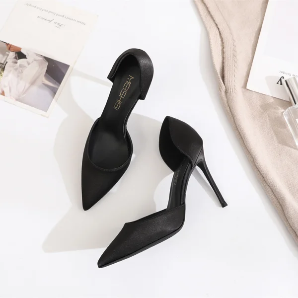 Simple Nues Vêtement de rue Chaussures Femmes 2020 Satin 10 cm Talons Aiguilles À Bout Pointu Talons