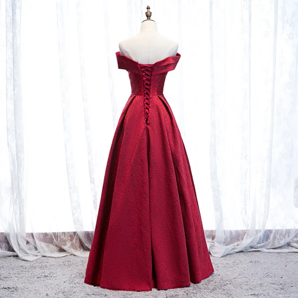 Élégant Bordeaux Robe De Soirée 2020 Princesse Satin De l'épaule Manches Courtes Dos Nu Longue Robe De Ceremonie