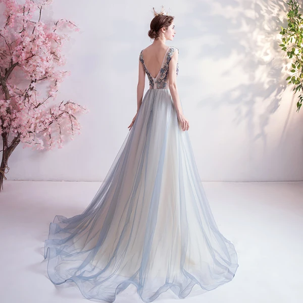 Élégant Bleu Ciel Robe De Bal 2020 Princesse V-Cou Perlage Faux Diamant En Dentelle Fleur Sans Manches Dos Nu Train De Balayage Robe De Ceremonie