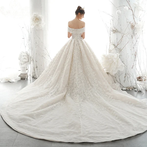 Luxus / Herrlich Off Shoulder Brautkleider / Hochzeitskleider 2020 Ballkleid Perlenstickerei Spitze Blumen Applikationen Glanz Pailletten Ärmellos Rückenfreies Königliche Schleppe