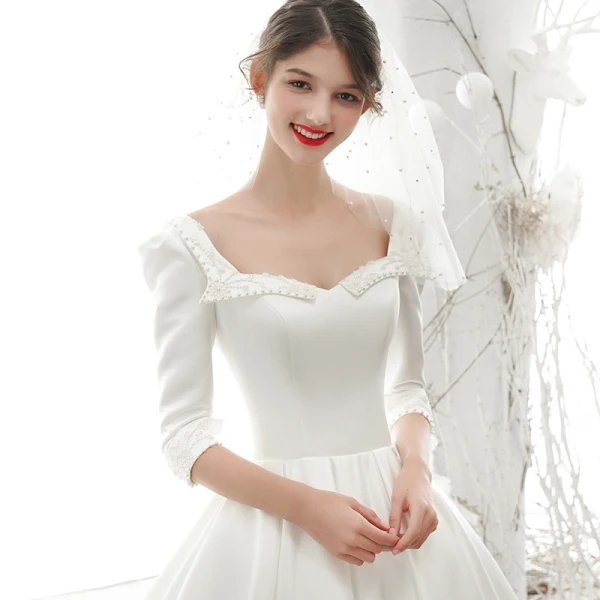 Simple Ivoire Satin Robe De Mariée 2020 Princesse Encolure Carrée Perlage Perle 1/2 Manches Dos Nu Cathedral Train