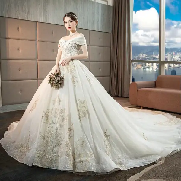 Schöne Champagner Brautkleider 2018 Ballkleid Mit Spitze Blumen Perlenstickerei Kristall Pailletten Off Shoulder Rückenfreies Ärmellos Königliche Schleppe Hochzeit