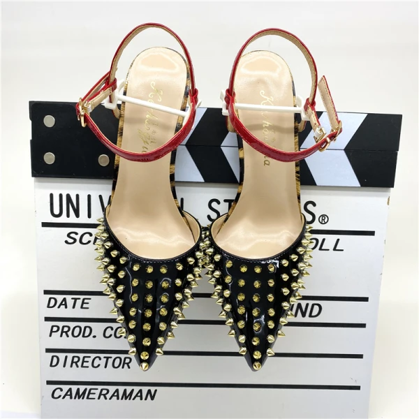 Schöne Schwarz Freizeit Niet Sandalen Damen 2020 Knöchelriemen 12 cm Stilettos Spitzschuh Sandaletten