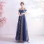 Élégant Bleu Marine Robe De Soirée 2020 Princesse Glitter De l'épaule Perlage En Dentelle Fleur Sans Manches Dos Nu Longue Robe De Ceremonie
