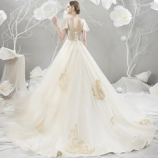 Modern / Fashion Champagne Wedding Dresses 2018 Ball Gown Lace Appliques Embroidered V-Neck Backless Short Sleeve Chapel Train Wedding