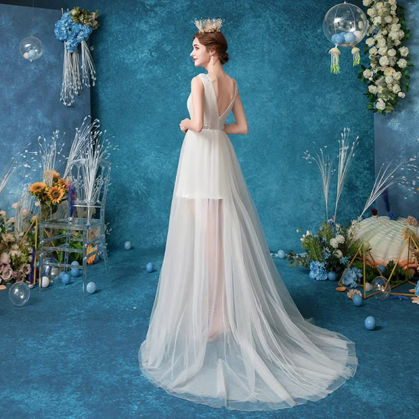 Abordable Ivoire Plage Robe De Mariée 2020 Princesse V-Cou Perlage Perle Faux Diamant Sans Manches Dos Nu Train De Balayage Mariage