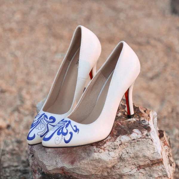 Chinese style White Embroidered Pumps 2020 9 cm Stiletto Heels Pointed Toe Pumps