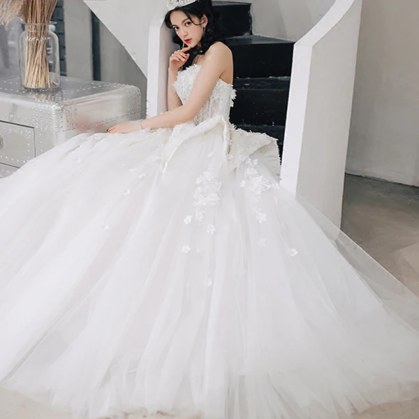 Fantastiske / Unike Elfenben Brudekjoler 2018 Ballkjole Blonder Blomst Appliques Rhinestone Kjæreste Ryggløse Uten Ermer Lange Bryllup