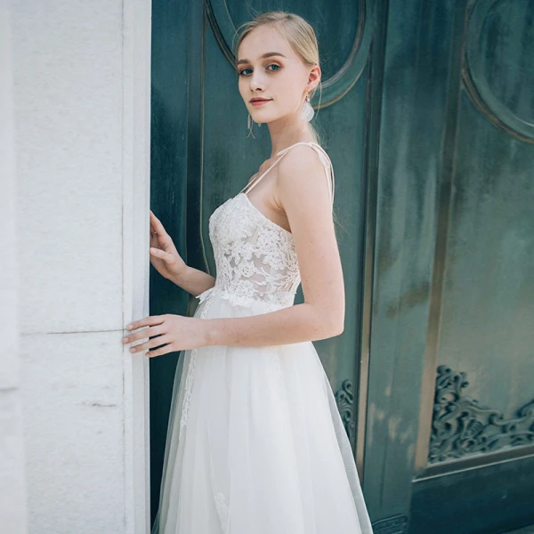 Schöne Ivory / Creme Brautkleider 2018 A Linie Mit Spitze Blumen Perlenstickerei Perle Spaghettiträger Rückenfreies Ärmellos Lange Hochzeit