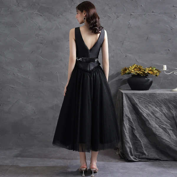 Chic / Beautiful Black Satin Homecoming Graduation Dresses 2021 A-Line / Princess Scoop Neck Rhinestone Sash Sleeveless Backless Bow Tea-length Formal Dresses