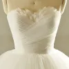 Classic Ball Gown Wedding Dresses 2017 Sweetheart Backless Sleeveless Feather Ruffle Ivory Tulle Chapel Train