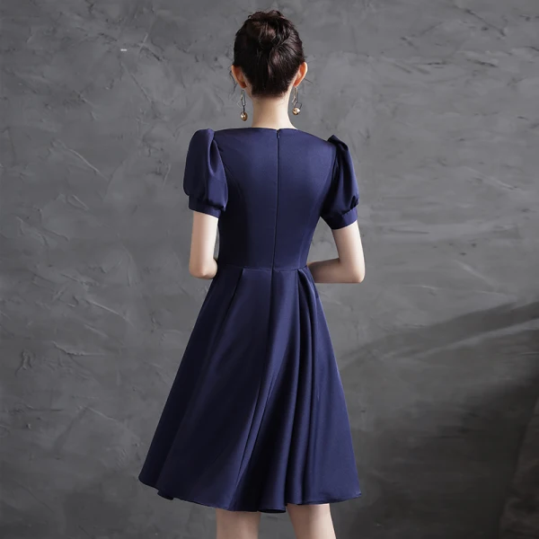 Simple Bleu Marine Satin de retour Robe De Graduation 2021 Princesse Encolure Carrée Noeud Manches Courtes Mi-Longues Robe De Ceremonie
